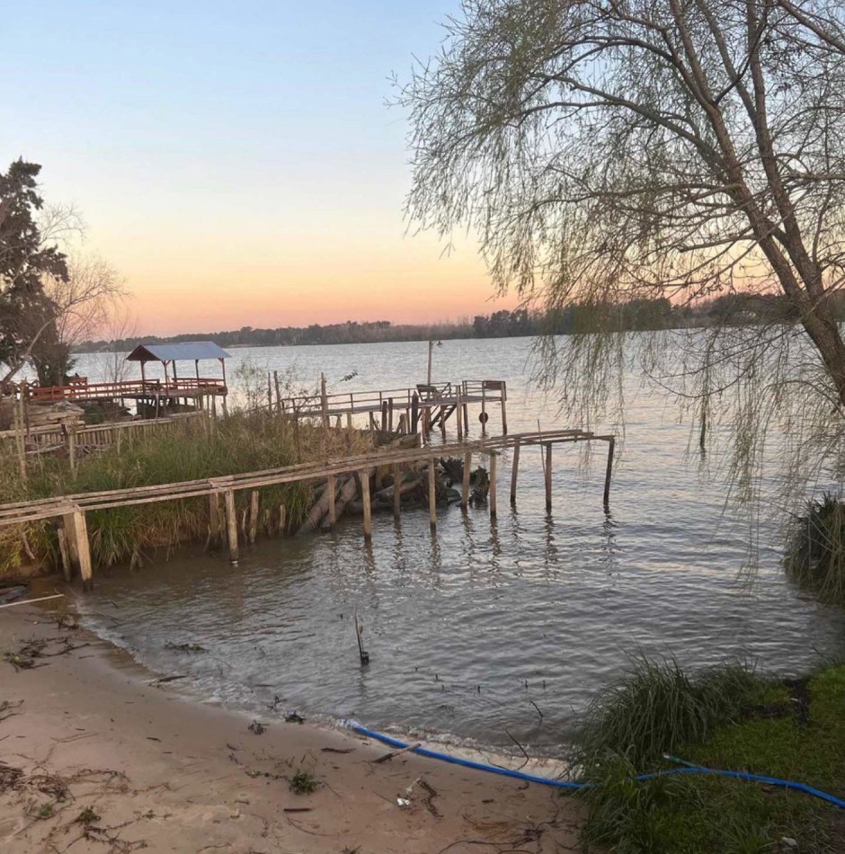 Lote sobre el Parana de las Palmas.