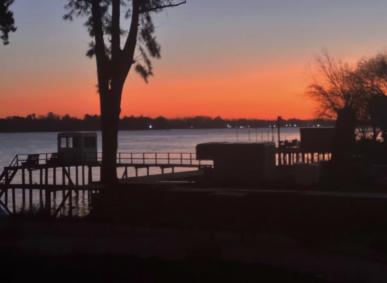 Lote sobre el Parana de las Palmas.