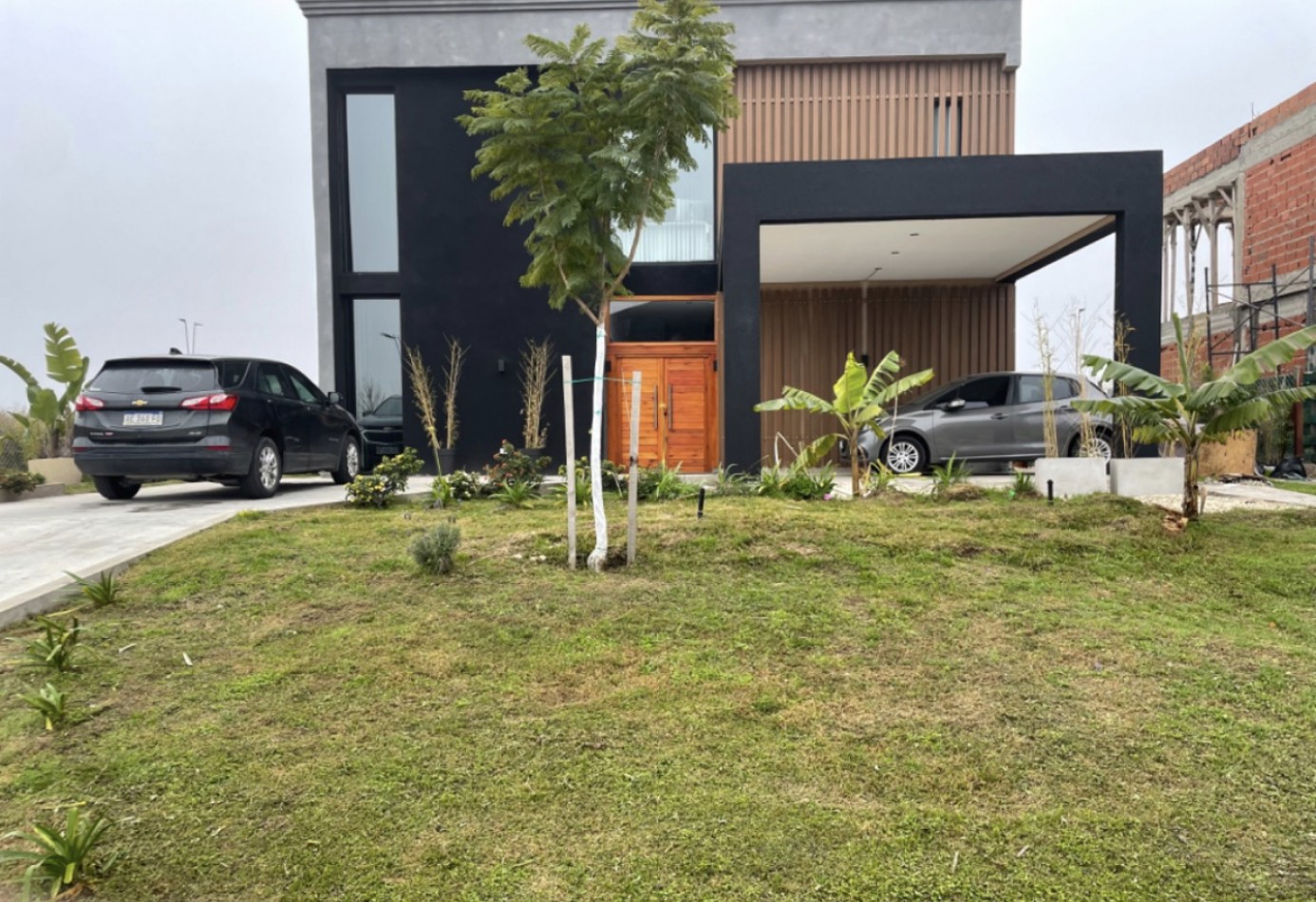 Casa en Barrio Ceibos Puertos del Lago.