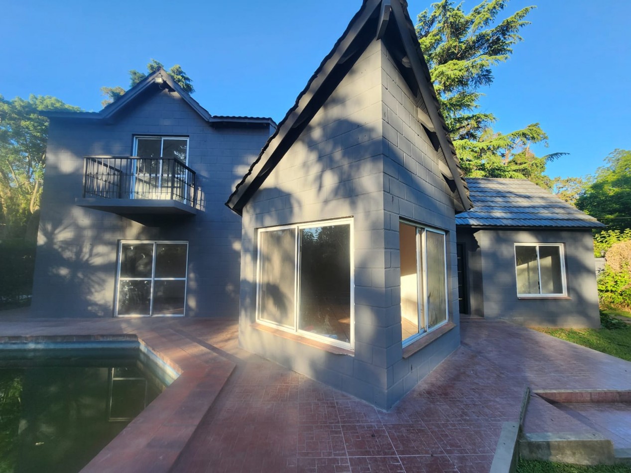 Alquiler Casa en Barrio Parque Pero. 