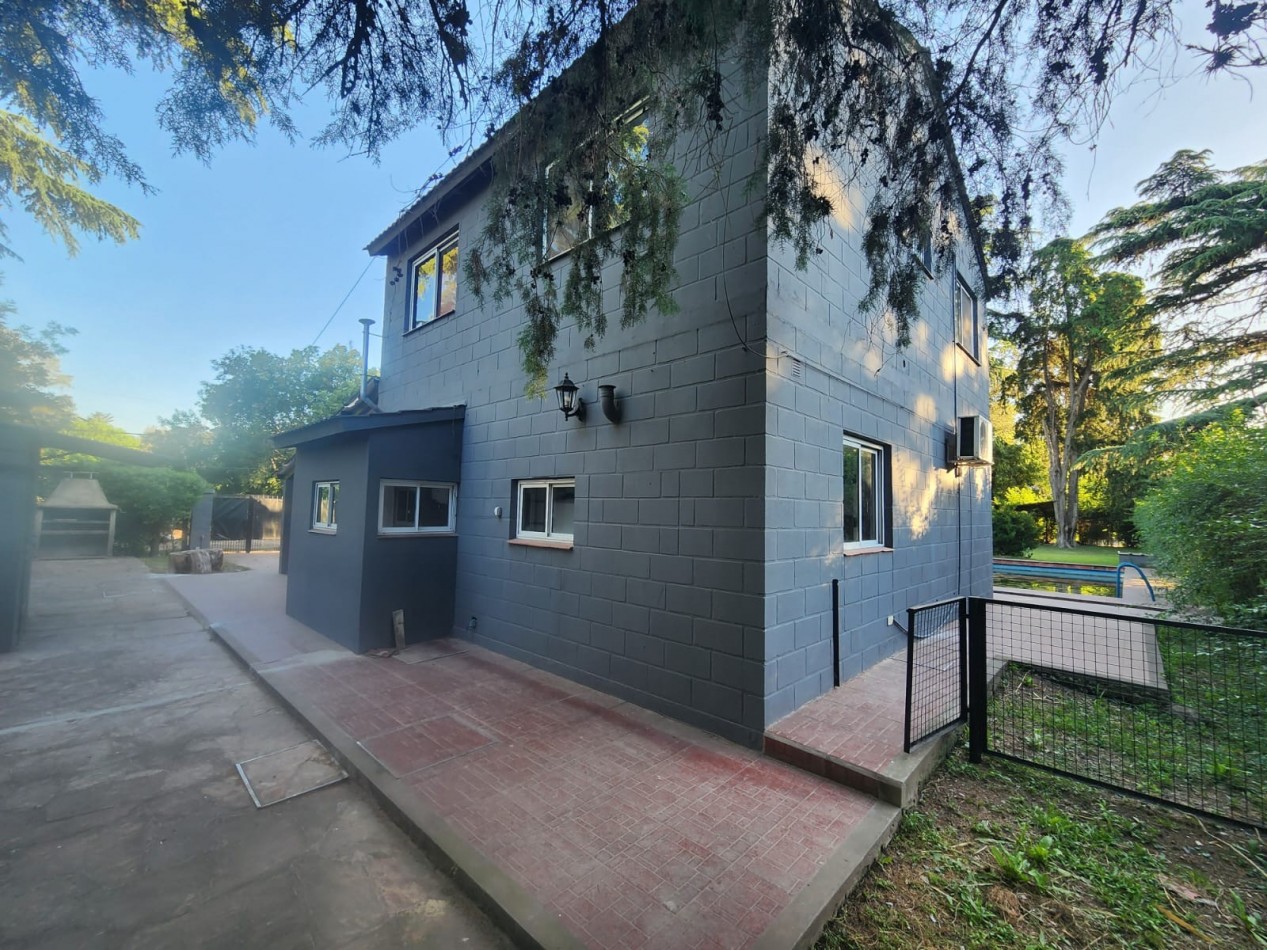 Alquiler Casa en Barrio Parque Pero. 