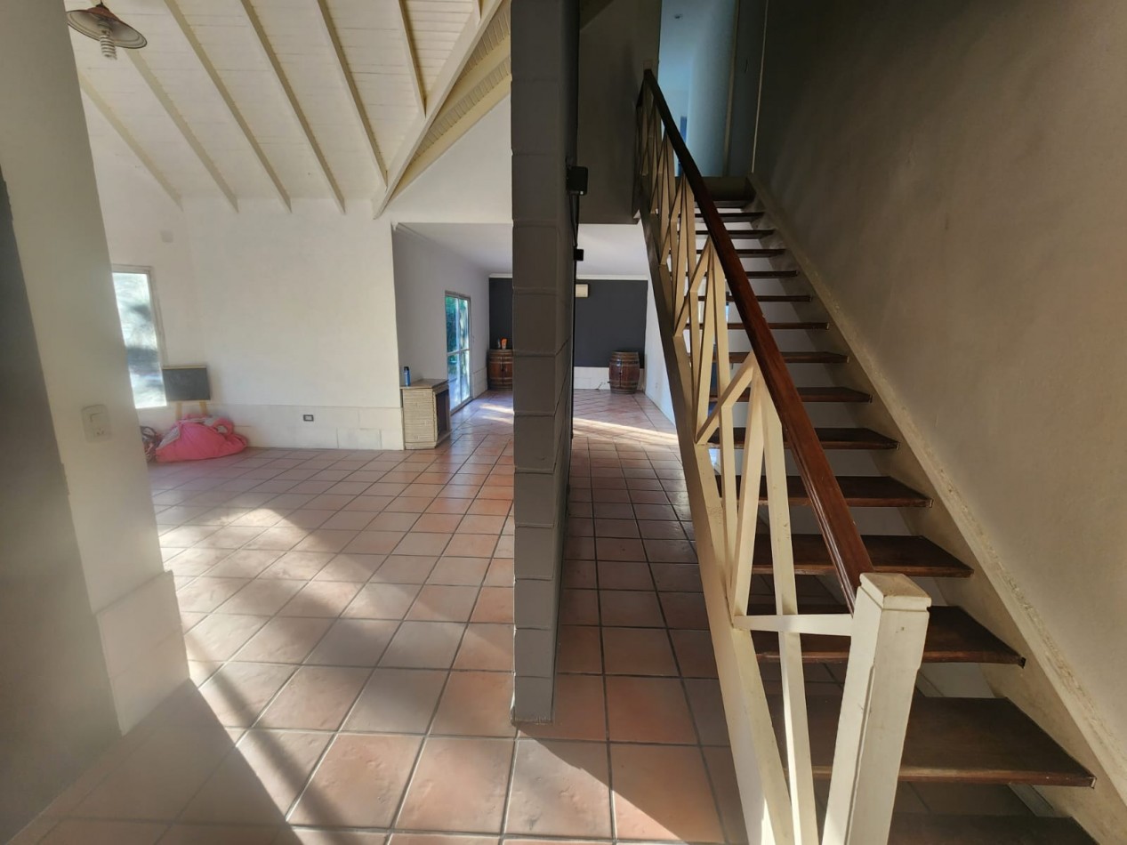 Alquiler Casa en Barrio Parque Pero. 