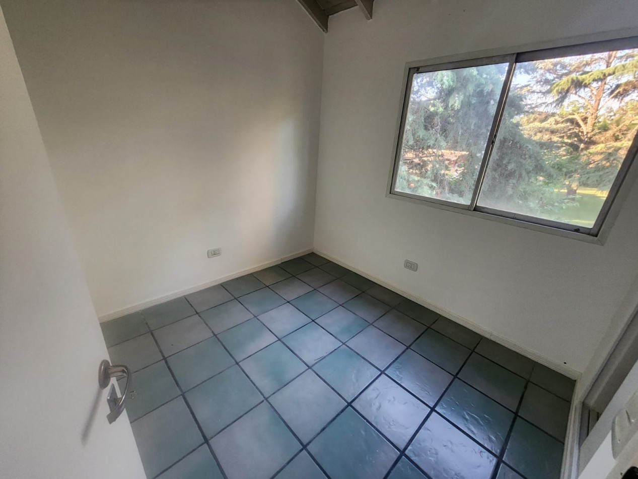 Alquiler Casa en Barrio Parque Pero. 