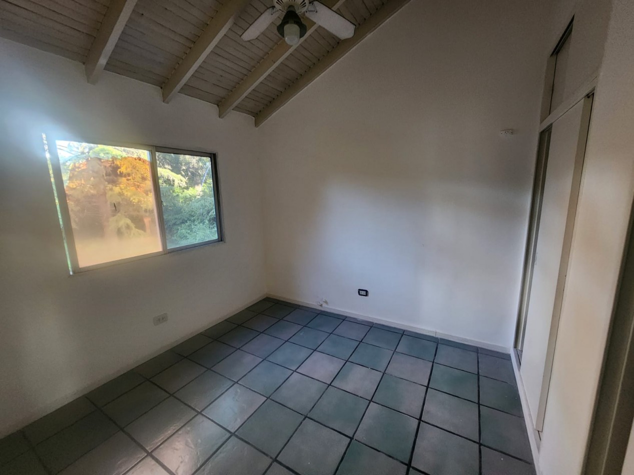 Alquiler Casa en Barrio Parque Pero. 
