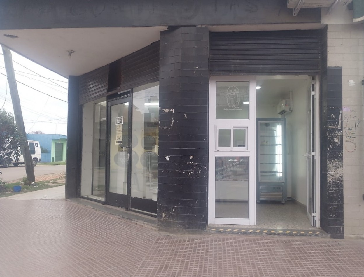 Local en Maquinista Savio. 