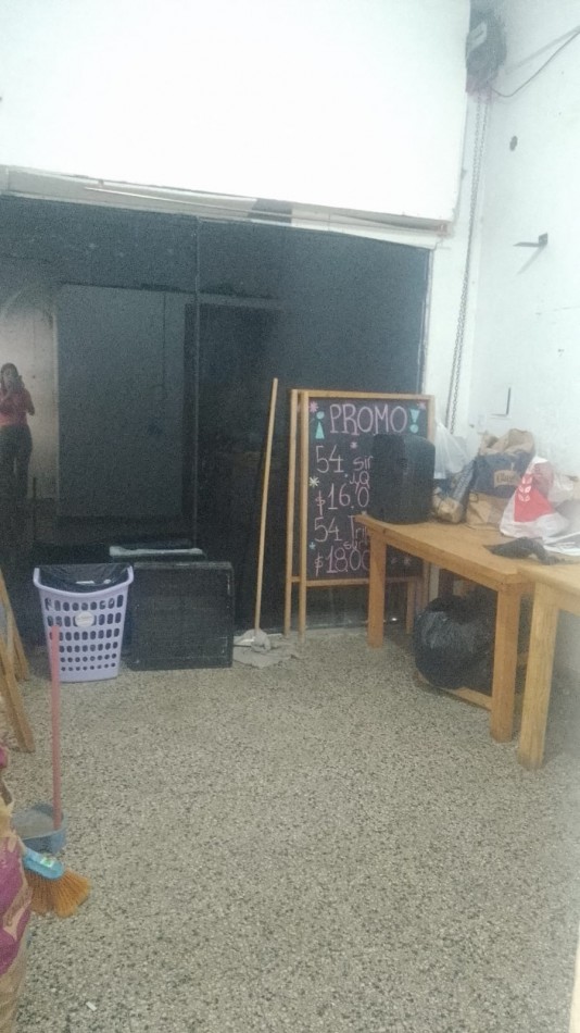 Local en Maquinista Savio. 