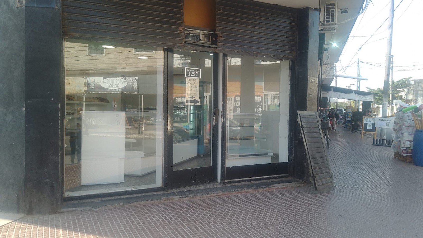 Local en Maquinista Savio. 