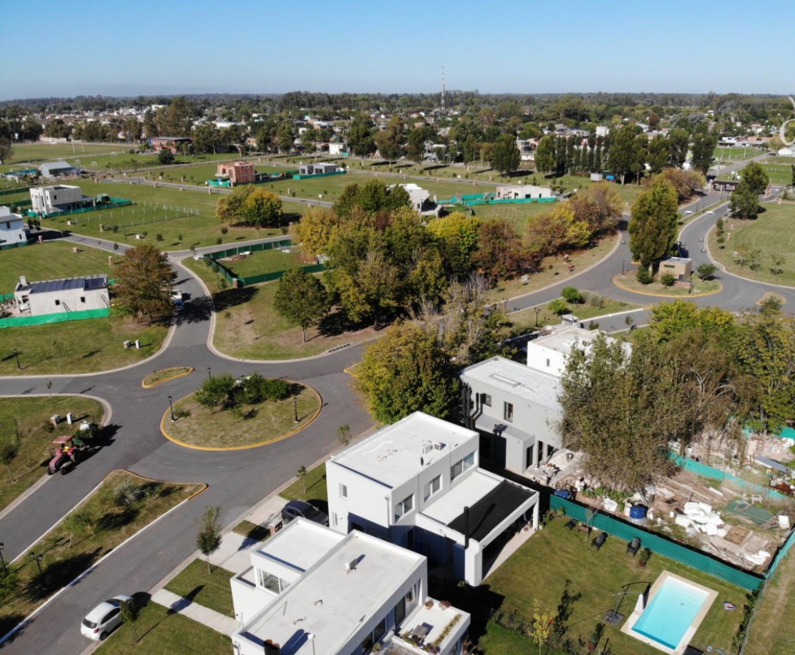 Lote en Barrio Santo Tomas.