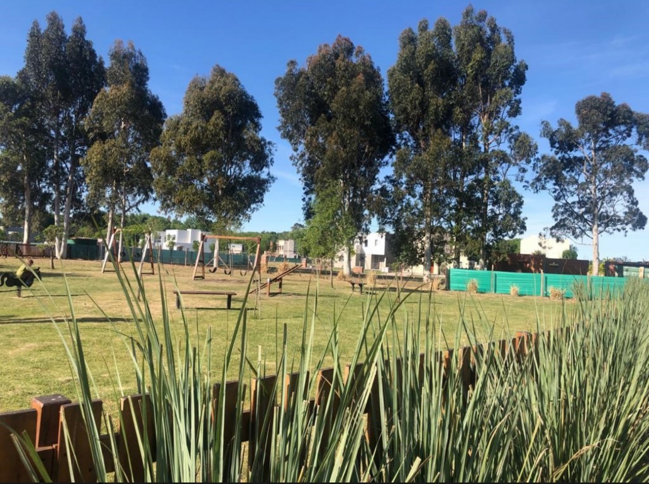 Lote en Barrio Santo Tomas.