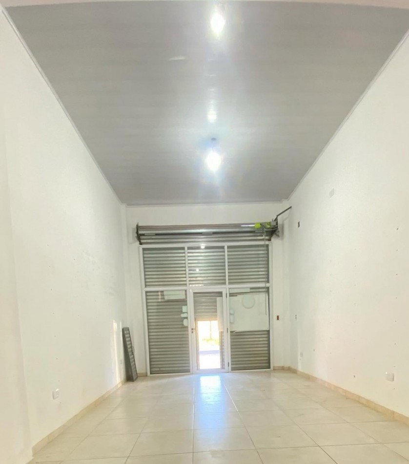 Local en Jose C. Paz a estrenar. 
