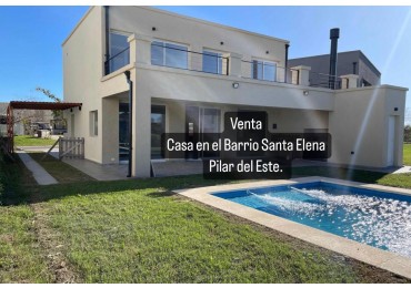 Casa en Barrio Santa Elena Pilar del Este.